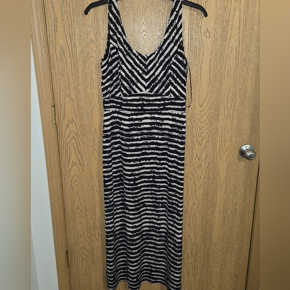 Liz Claiborne Striprf Maxi Dress
